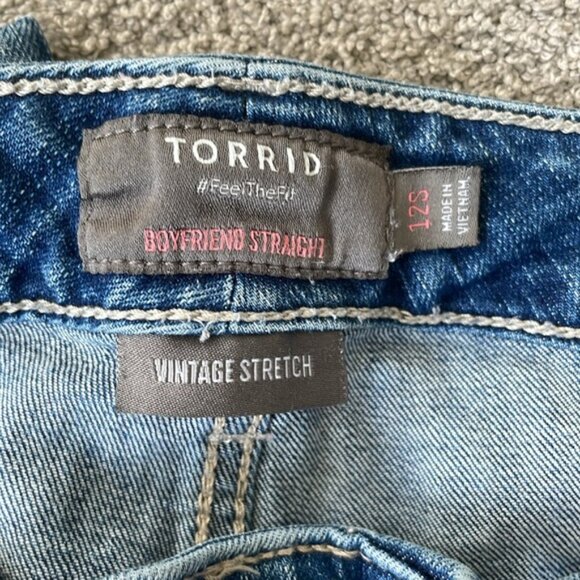 VGC Torrid Boyfriend Straight Jeans - Medium Wash - Size 12S - Picture 4 of 4